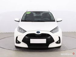 Biały Używany 2021 Toyota Yaris Hybrid Hatchback | 75 999 zł (Uczciwa cena)