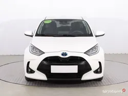 Biały Używany 2021 Toyota Yaris Hybrid Hatchback | 81 999 zł (Uczciwa cena)