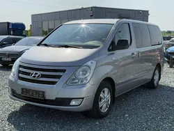 Szary Używany 2013 Hyundai H-1 Minivan | 39 900 zł