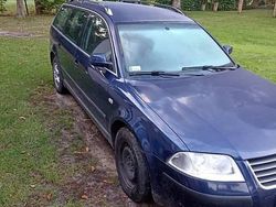 Granatowy Używany 2001 VW Passat Kombi | 3500 zł