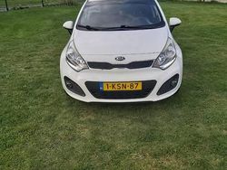 Biały Używany 2013 Kia Rio 2 Hatchback | 19 950 zł (Uczciwa cena)
