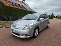 Srebrny (metalik) Używany 2011 Toyota Verso Minivan | 34 900 zł (Dobra cena)