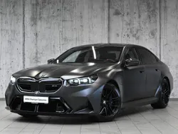 Frozen deep grey bmw individual metalizowany Używany 2024 BMW M5 Comfort Edition Sedan/Limuzyna | 699 900 zł