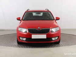 Czerwony Używany 2013 Skoda Octavia Kombi | 31 999 zł (Dość drogi)