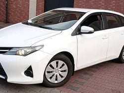 Biały Używany 2013 Toyota Auris Hatchback | 31 899 zł (Drogi)