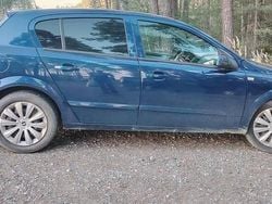 Granatowy Używany 2005 Opel Astra Hatchback | 8500 zł (Uczciwa cena)