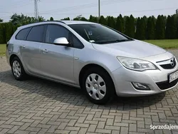 Srebrny (metalik) Używany 2010 Opel Astra Kombi | 14 900 zł (Uczciwa cena)