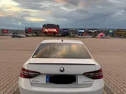 Biały Używany 2018 Skoda Superb Sedan/Limuzyna | 62 000 zł (Uczciwa cena)