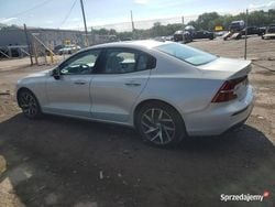 Biały Używany 2019 Volvo S60 Momentum Sedan/Limuzyna | 63 700 zł