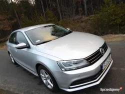 Srebrny Używany 2015 VW Jetta R Sedan/Limuzyna | 31 000 zł (Uczciwa cena)