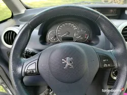 Srebrny Używany 2006 Peugeot 1007 Hatchback | 12 100 zł