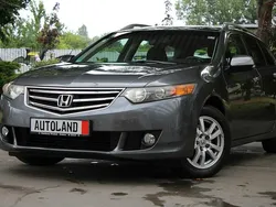 Grafitowy (metalik) Używany 2010 Honda Accord Elegance Kombi | 32 333 zł