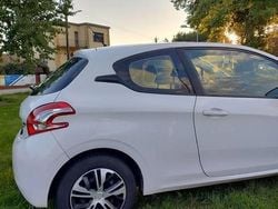 Biały Używany 2014 Peugeot 208 Hatchback | 15 890 zł (Dobra cena)