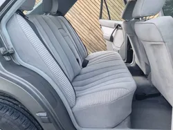 Używany 1989 Mercedes E300 | 31 900 zł