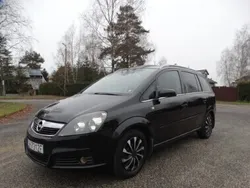 Czarny Używany 2005 Opel Zafira Minivan | 10 500 zł (Dość drogi)