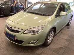 Zielony Używany 2010 Opel Astra Hatchback | 19 900 zł (Uczciwa cena)