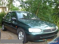 Zielonymetallic Używany 2001 Ford Escort Hatchback | 8100 zł