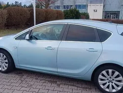 Niebieski Używany 2010 Opel Astra Cosmo Hatchback | 24 500 zł (Uczciwa cena)