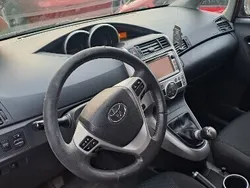 Szary Używany 2012 Toyota Verso Minivan | 23 600 zł