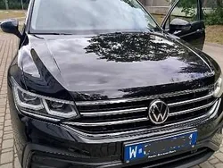 Czarny Używany 2021 VW Tiguan Allspace SUV | 127 000 zł (Dość drogi)