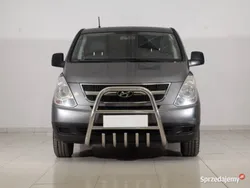 Srebrny Używany 2010 Hyundai H-1 Minivan | 30 999 zł