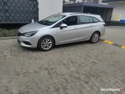Srebrny Używany 2020 Opel Astra Kombi | 33 900 zł (Uczciwa cena)