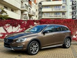 Brązowy (metalik) Używany 2018 Volvo V60 CC Kombi | 67 500 zł (Super Cena)