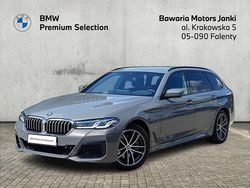 Szary bernina z bursztynowym połyskiem metalizowany Używany 2021 BMW 520 Shadowline Kombi | 179 900 zł (Drogi)