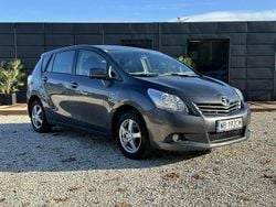 Szary Używany 2010 Toyota Verso Minivan | 29 900 zł (Uczciwa cena)