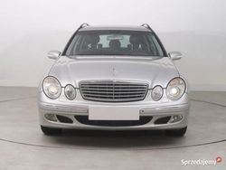 Srebrny Używany 2004 Mercedes E220 Kombi | 13 999 zł