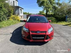 Wiśniowy Używany 2012 Ford Focus Kombi | 19 800 zł (Uczciwa cena)