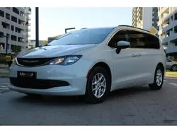 Szary Używany 2019 Chrysler Pacifica SUV | 90 000 zł (Super Cena)