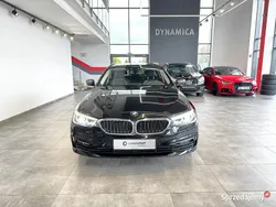 Czarny (metalik) Używany 2018 BMW 518 Advantage Kombi | 98 900 zł (Uczciwa cena)