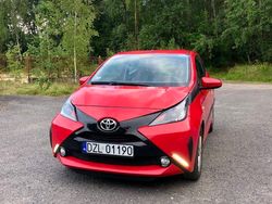 Czerwony Używany 2015 Toyota Aygo Hatchback | 25 660 zł (Uczciwa cena)