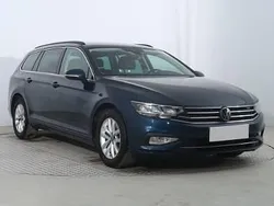 Niebieski Używany 2021 VW Passat Kombi | 72 999 zł (Dobra cena)