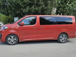 Czerwony Używany 2018 Peugeot Traveller Active Minivan | 89 000 zł