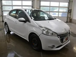 Biały Używany 2014 Peugeot 208 Hatchback | 7800 zł