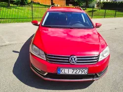 Czerwony Używany 2012 VW Passat Kombi | 35 900 zł (Dobra cena)