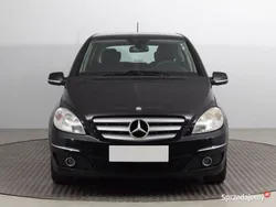 Czarny Używany 2011 Mercedes B180 Minivan | 19 999 zł (Uczciwa cena)