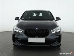 Szary Używany 2021 BMW 118 Hatchback | 104 999 zł (Uczciwa cena)