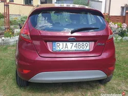 Wiśniowy Używany 2009 Ford Fiesta Hatchback | 14 000 zł (Uczciwa cena)