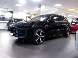 Chromite black metallic Używany 2024 Porsche Cayenne S E-Hybrid SUV | 579 000 zł