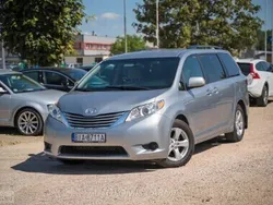 Srebrny Używany 2017 Toyota Sienna Minivan | 91 900 zł