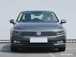 Szary Używany 2017 VW Passat Sedan/Limuzyna | 61 999 zł (Uczciwa cena)