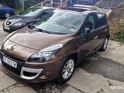 Brązowy Używany 2011 Renault Scénic III Bose Edition Minivan | 22 800 zł (Uczciwa cena)