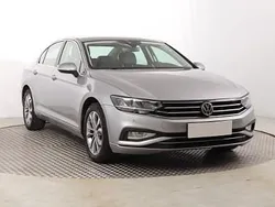 Szary Używany 2019 VW Passat Sedan/Limuzyna | 76 999 zł (Uczciwa cena)