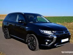 Czarny Używany 2015 Mitsubishi Outlander P-HEV SUV | 59 000 zł