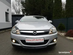 Srebrny Używany 2010 Opel Astra GTC Hatchback | 16 900 zł
