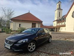 Czarny (metalik) Używany 2015 Volvo V40 Hatchback | 36 300 zł (Uczciwa cena)