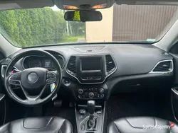 Zielony Używany 2019 Jeep Cherokee SUV | 92 199 zł (Uczciwa cena)